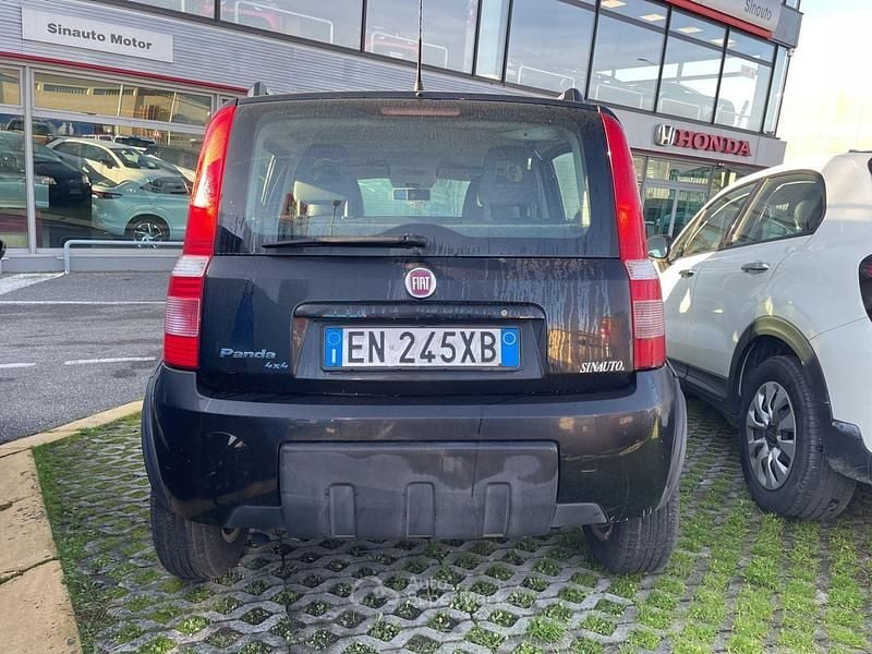 Usata Fiat Panda 4x4 Climbing 75 CV (55 kW) 2012 Nero Utilitaria