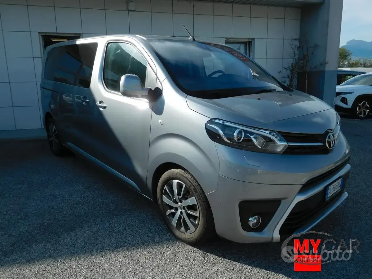 Usata Toyota Proace Verso Luxury 177 CV (130 kW) 2021 Grigio Station wagon