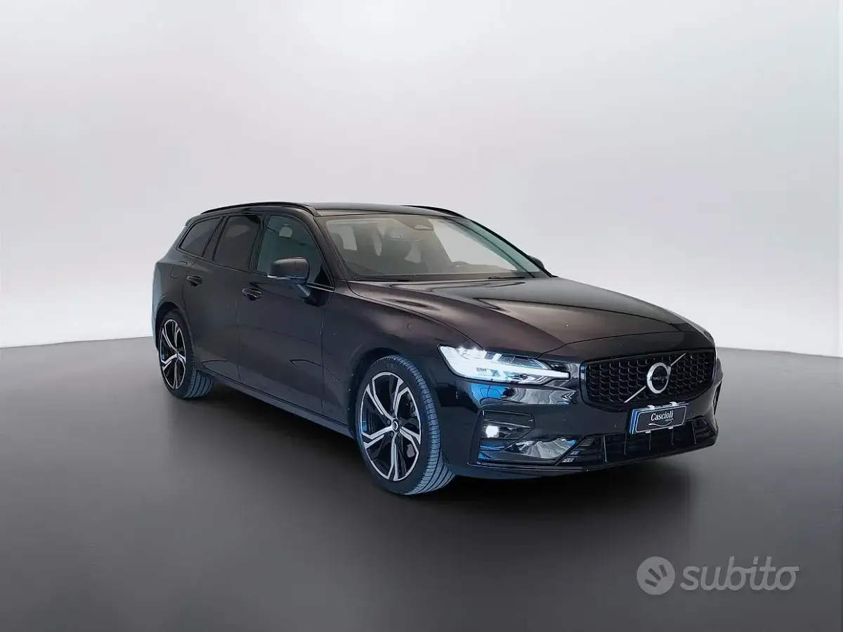 Usata Volvo V60 Plus 197 CV (144 kW) 2024 Nero Station wagon