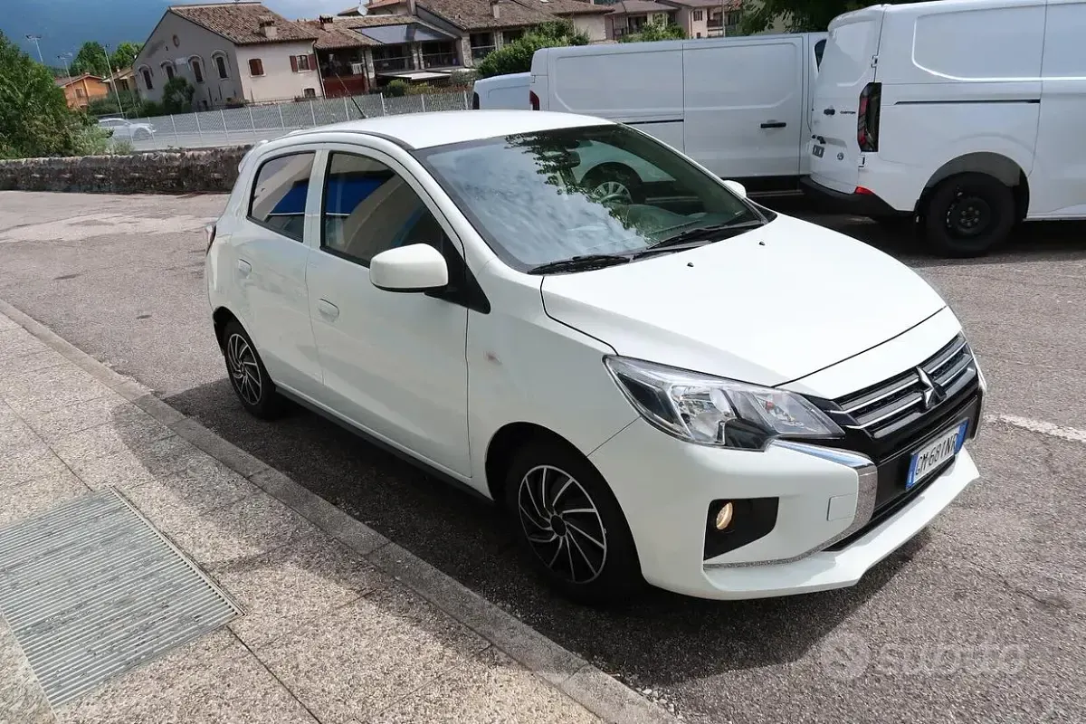 Usata Mitsubishi Space Star Intense 71 CV (52 kW) 2022 Bianco Utilitaria