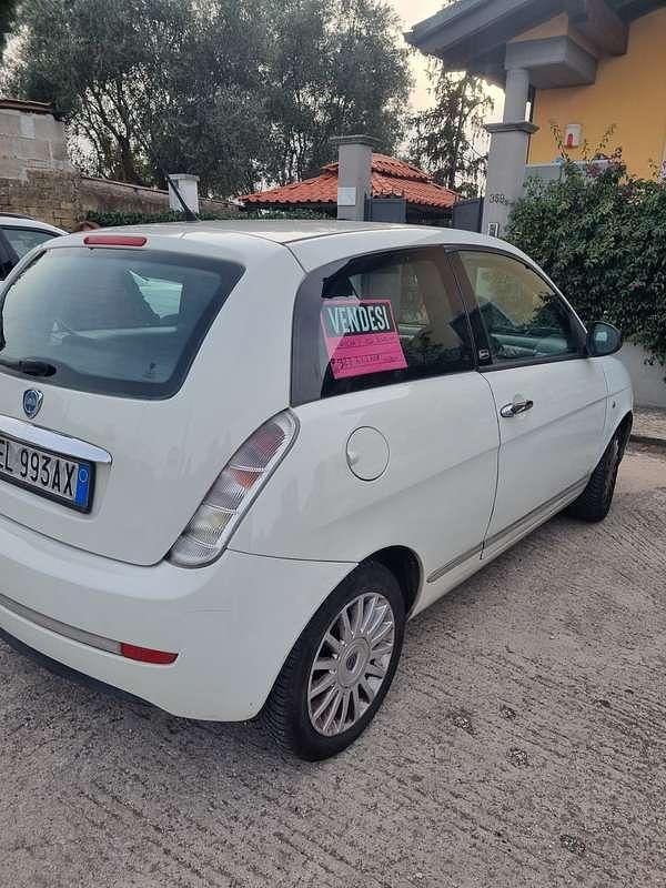 Usata Lancia Ypsilon 69 CV (50 kW) 2012 Bianco Utilitaria