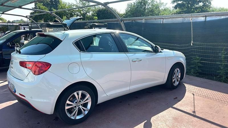 Usata Alfa Romeo Giulietta Distinctive 105 CV (77 kW) 2013 Berlina