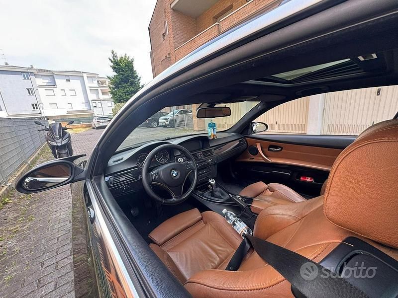 Usata BMW 330 Sport Line 231 CV (169 kW) 2006 Blu Coupé