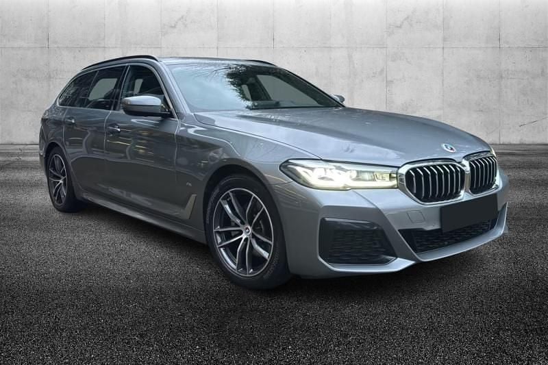 Usata BMW 520 M Sport 190 CV (139 kW) 2023 Grigio metallizzato Station wagon