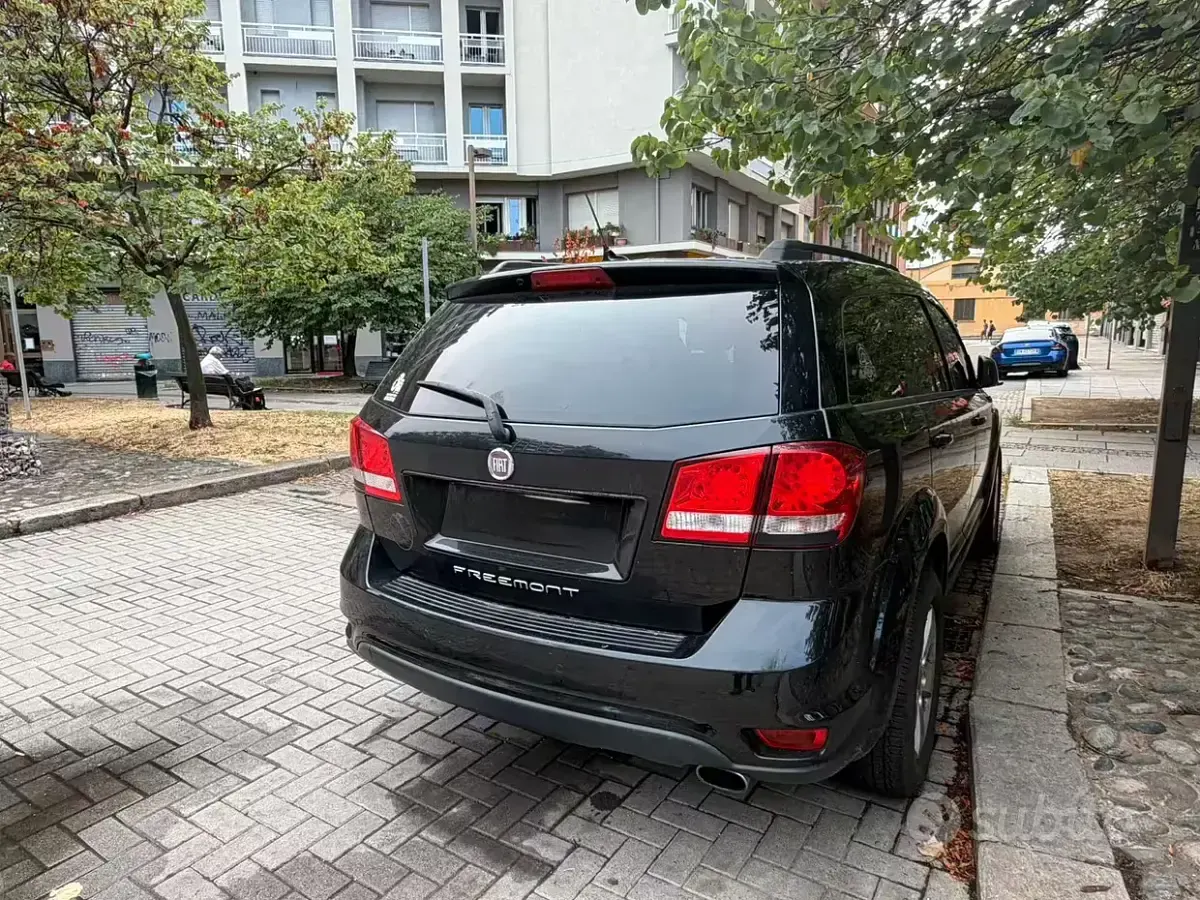 Usata Fiat Freemont Urban 170 CV (125 kW) 2012 Nero SUV