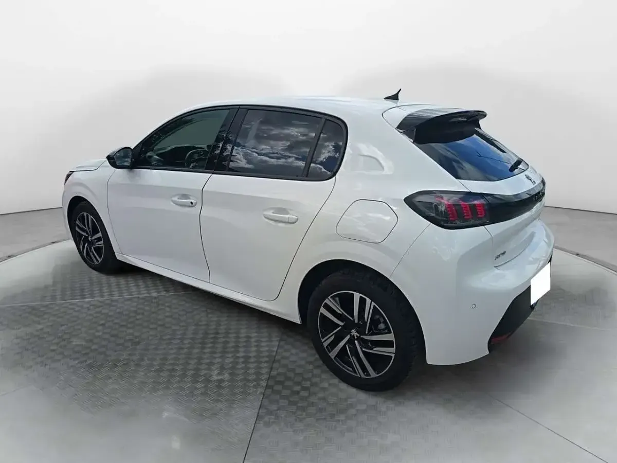 Usata Peugeot 208 Allure 102 CV (75 kW) 2022 Bianco Utilitaria