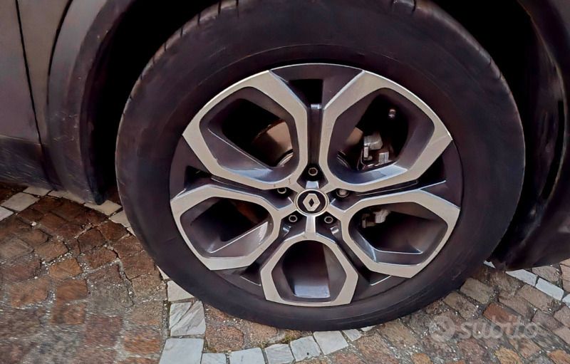 Usata Renault Captur Techno 101 CV (74 kW) 2023 Grigio SUV