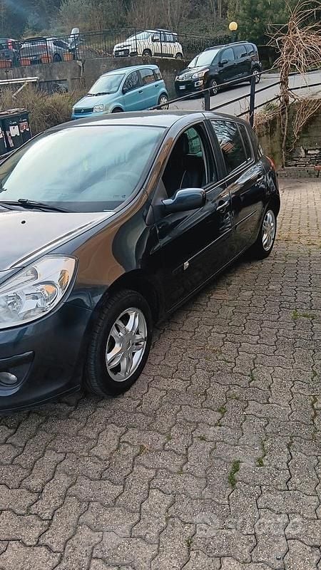 Usata Renault Clio II Luxe 75 CV (55 kW) 2007 Nero Berlina