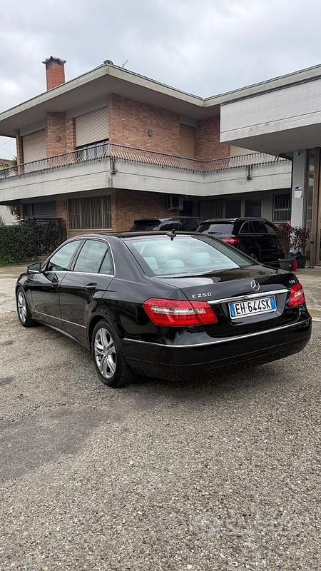 Usata Mercedes E250 Avantgarde 203 CV (149 kW) 2011 Nero Berlina