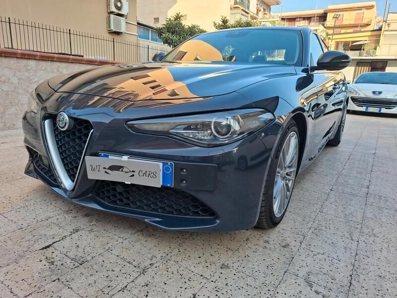 Usata Alfa Romeo Giulia Super 180 CV (132 kW) 2016 Grigio Berlina