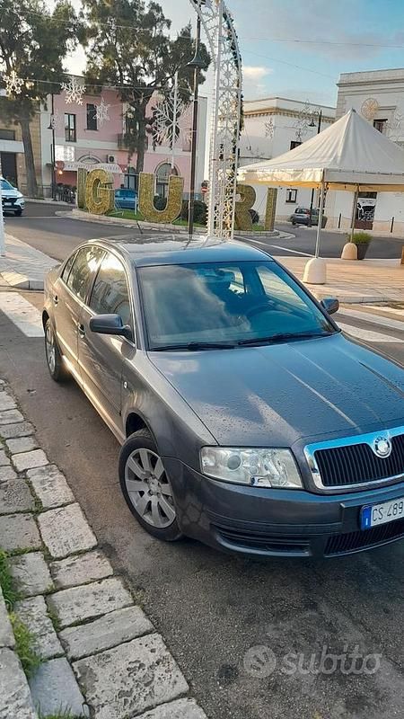 Usata Skoda Superb 2005 Marrone Berlina