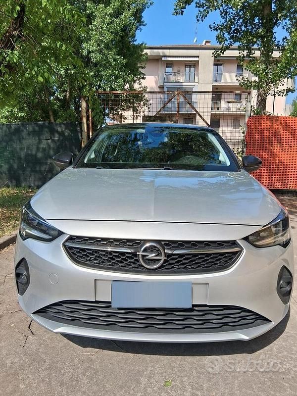Usata Opel Corsa Design & Tech 100 CV (73 kW) 2022 Grigio Utilitaria