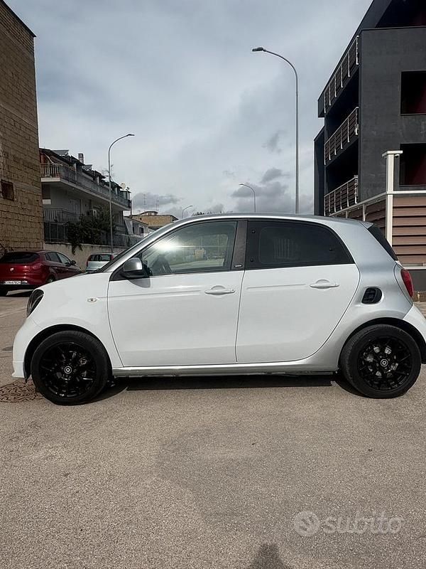 Usata Smart ForFour Passion 71 CV (52 kW) 2017 Bianco Utilitaria