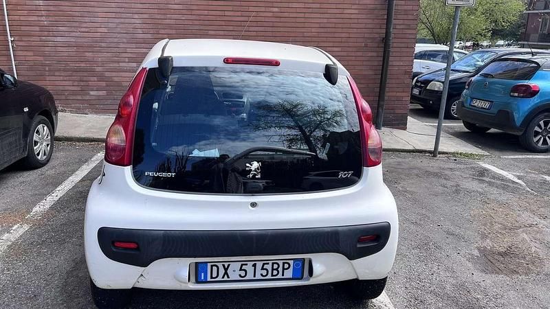 Usata Peugeot 107 Allure 68 CV (50 kW) 2009 Utilitaria