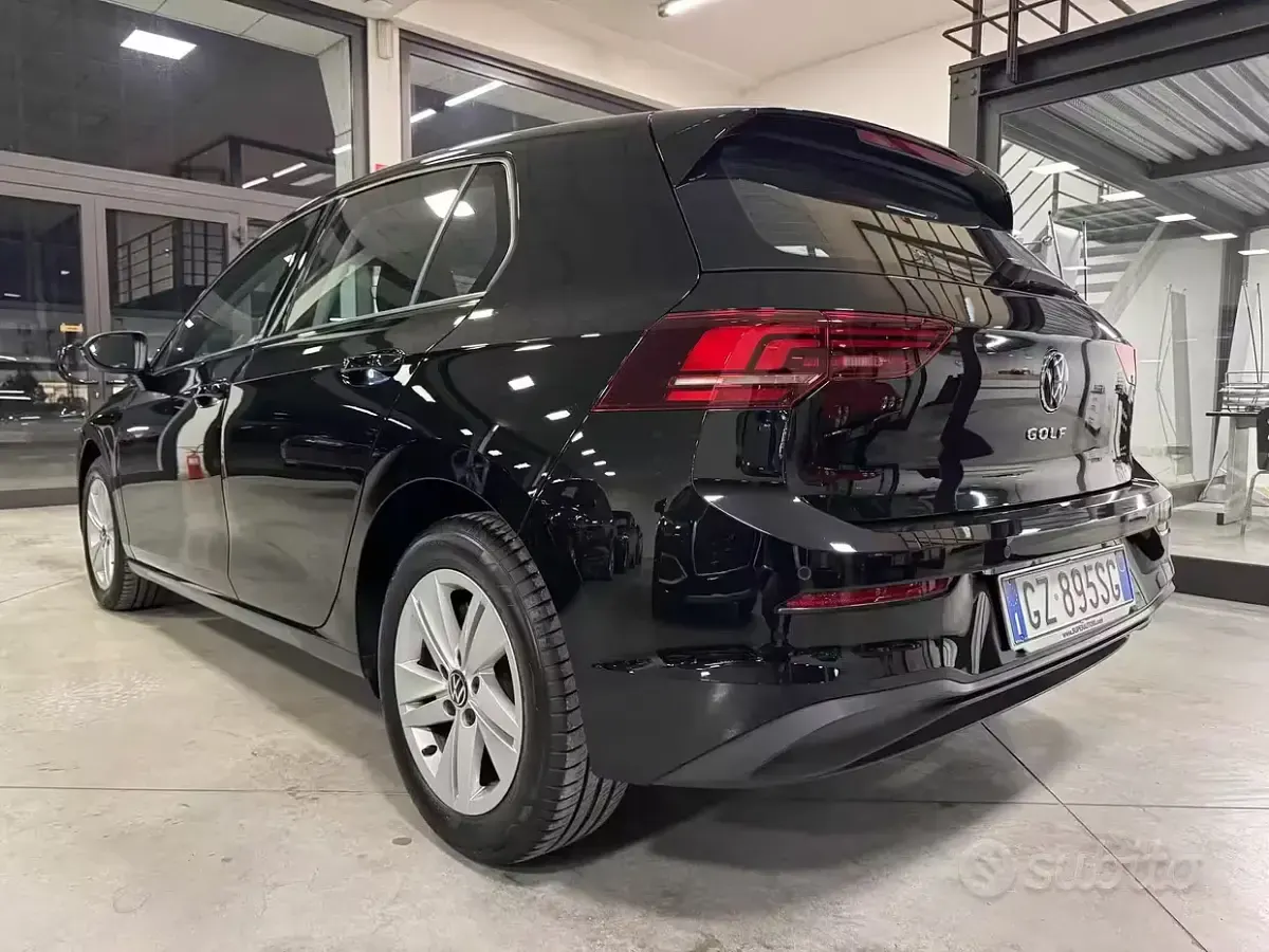 Usata VW Golf VIII Life 116 CV (85 kW) 2025 Nero Berlina
