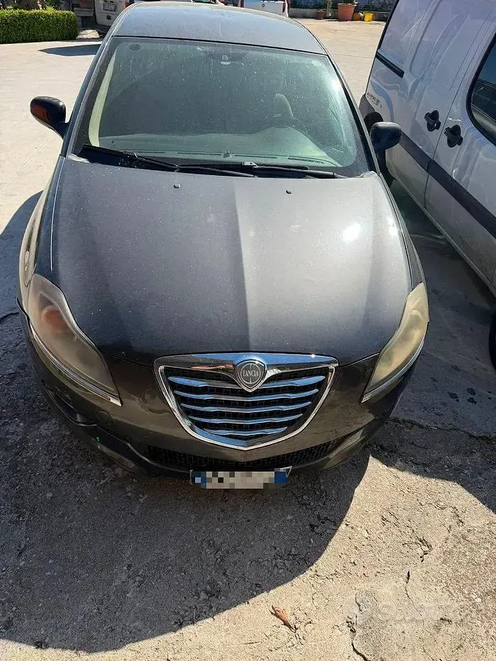 Usata Lancia Delta 120 CV (88 kW) 2012 Grigio Utilitaria