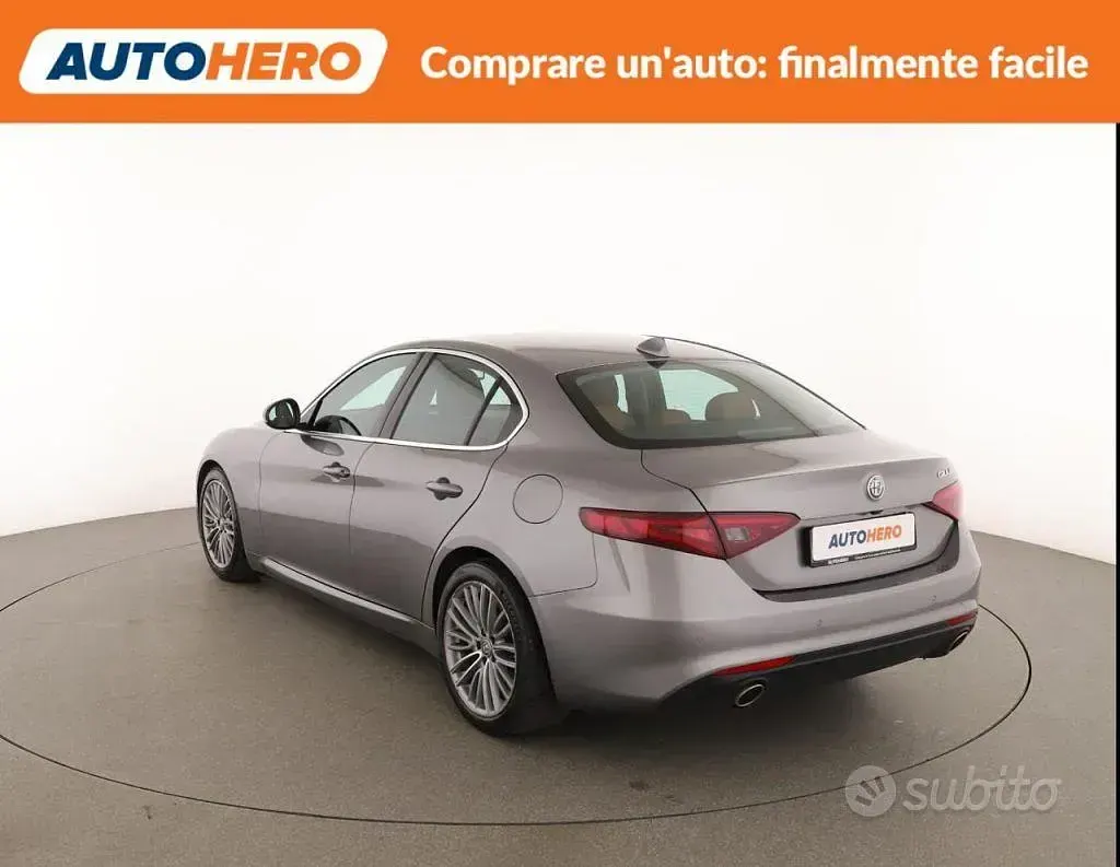 Usata Alfa Romeo Giulia 180 CV (132 kW) 2017 Grigio Berlina