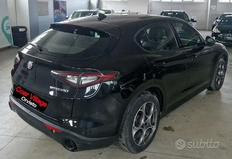 Usata Alfa Romeo Stelvio Sprint 210 CV (154 kW) 2023 Nero SUV