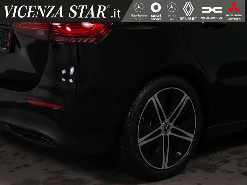 Usata Mercedes B180 Advanced 136 CV (100 kW) 2024 Nero notte Monovolume