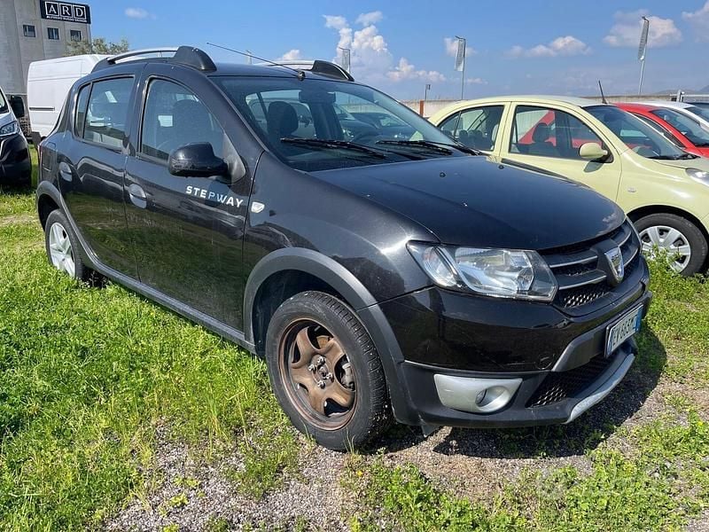 Usata Dacia Sandero Prestige 90 CV (66 kW) 2014 Blu Berlina