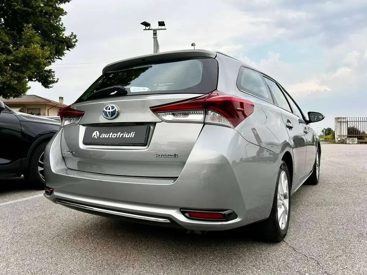 Usata Toyota Auris Touring Sports Active 99 CV (72 kW) 2017 Deep titanium metallic Station wagon