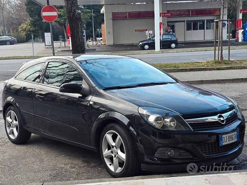 Usata Opel Astra GTC 2007 Nero Berlina