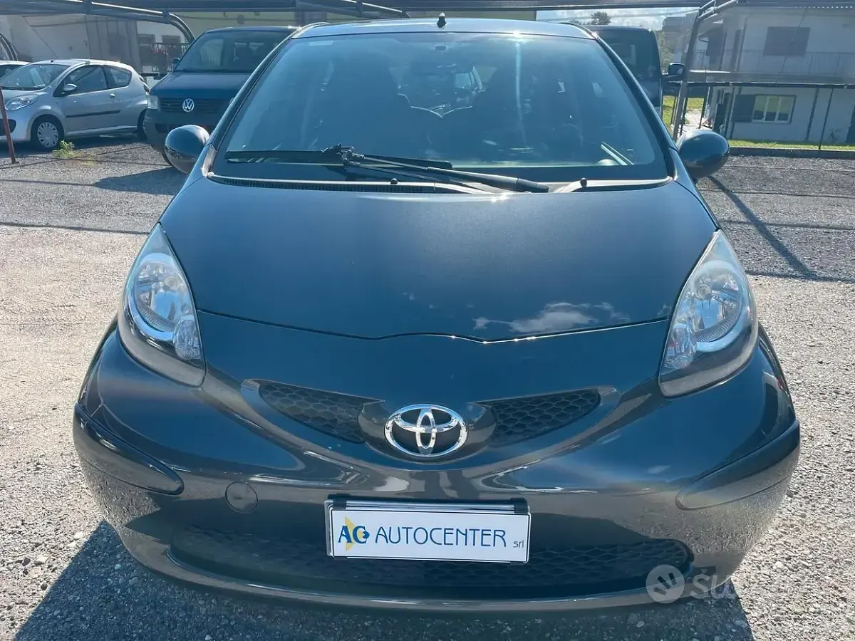 Usata Toyota Aygo Sol 68 CV (50 kW) 2007 Grigio Utilitaria