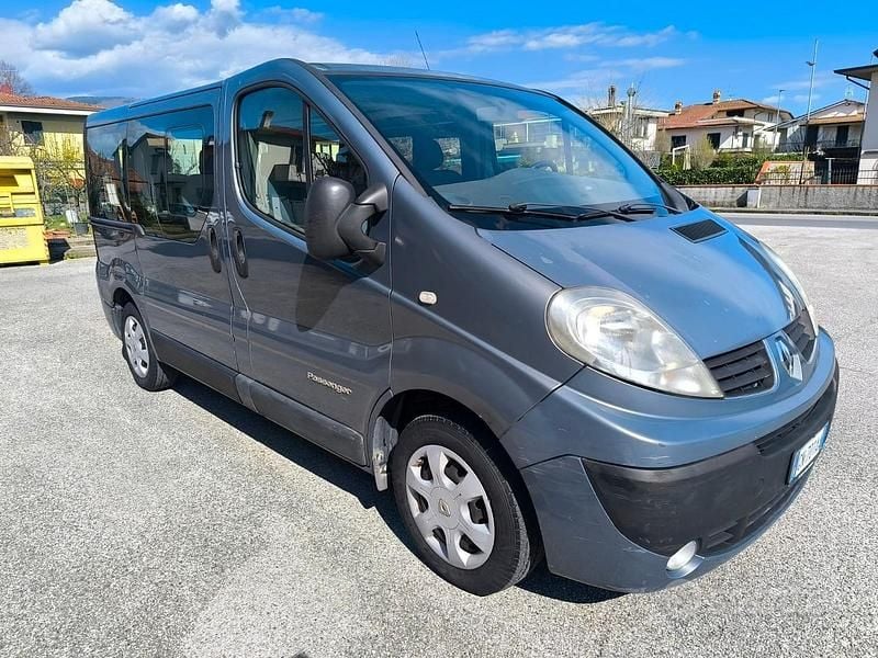 Usata Renault Trafic 145 CV (106 kW) 2011 Grigio Monovolume