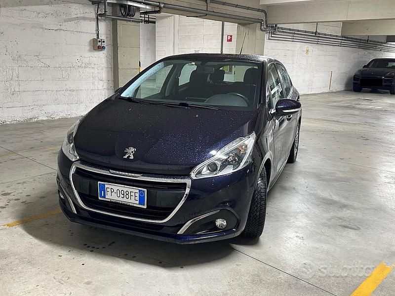 Usata Peugeot 208 Active 75 CV (55 kW) 2018 Blu/azzurro Utilitaria