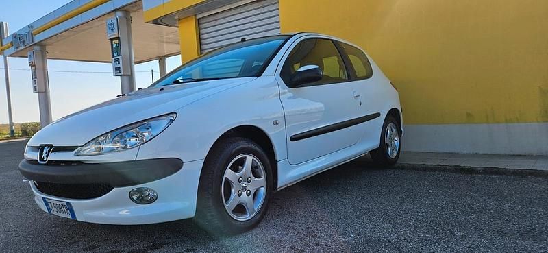 Usata Peugeot 206 60 CV (44 kW) 2005 Bianco Berlina