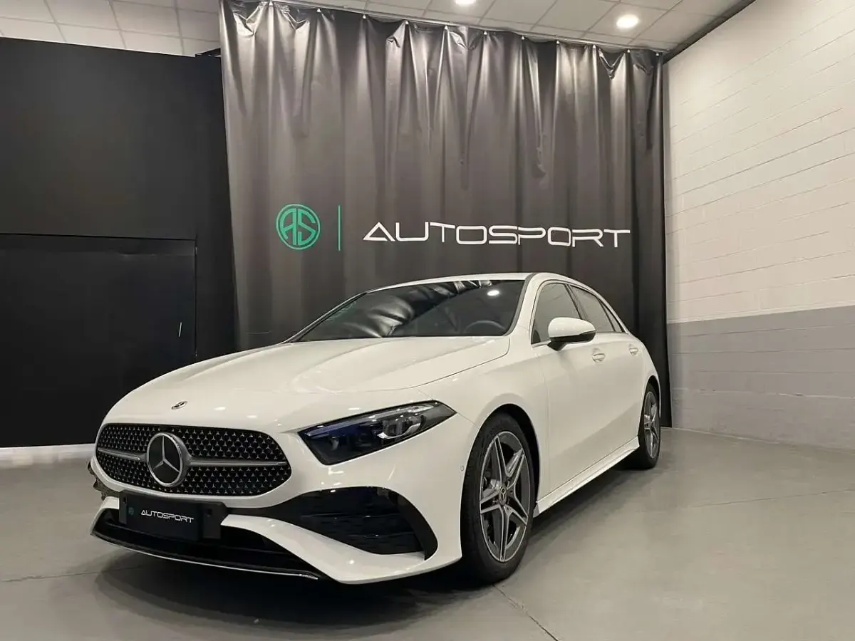 Usata Mercedes A200 AMG Line Premium 163 CV (119 kW) 2024 Bianco Utilitaria