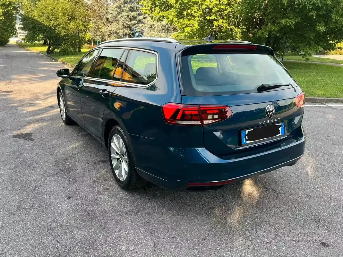 Usata VW Passat 150 CV (110 kW) 2022 Bluazzurro Station wagon