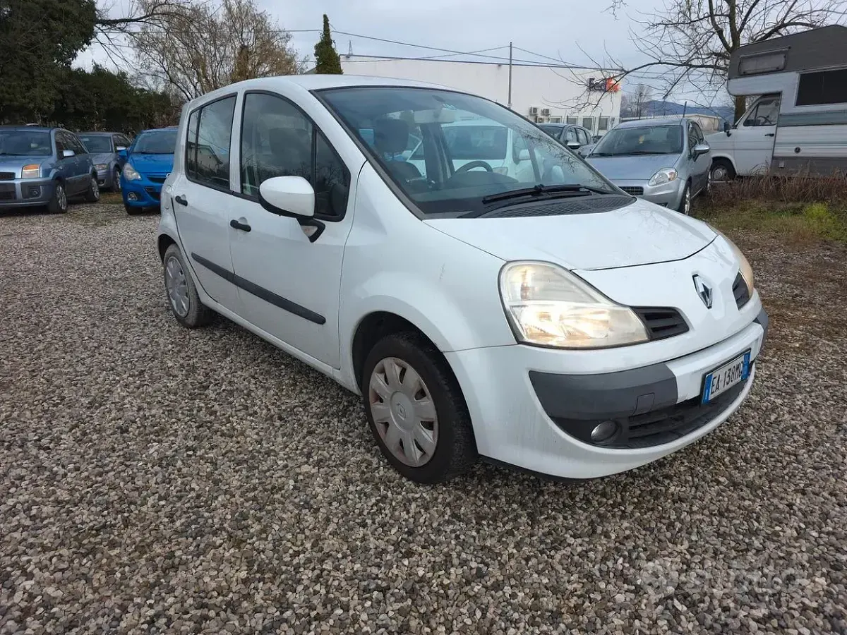 Usata Renault Modus Dynamique 75 CV (55 kW) 2011 Bianco Monovolume