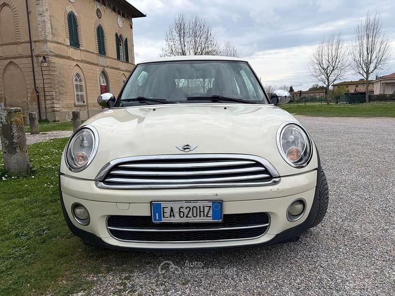 Usata Mini Cooper 109 CV (80 kW) 2010 Beige Utilitaria