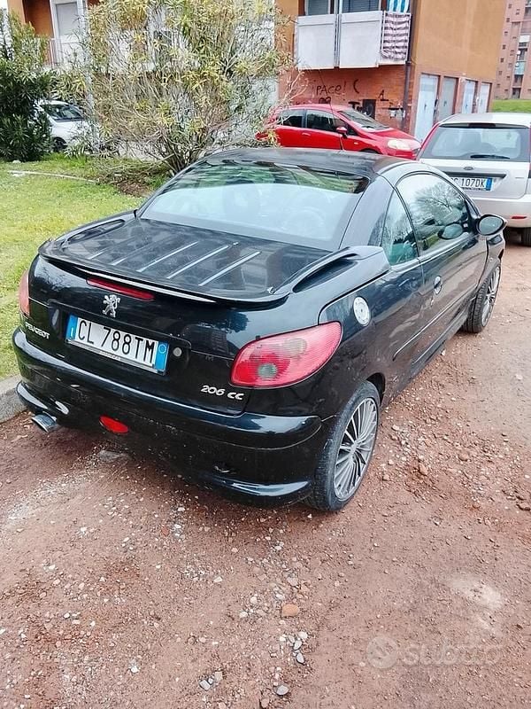 Usata Peugeot 206 CC 109 CV (80 kW) 2005 Nero Cabrio