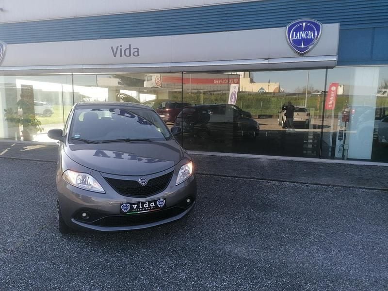 Usata Lancia Ypsilon 69 CV (50 kW) 2019 Grigio