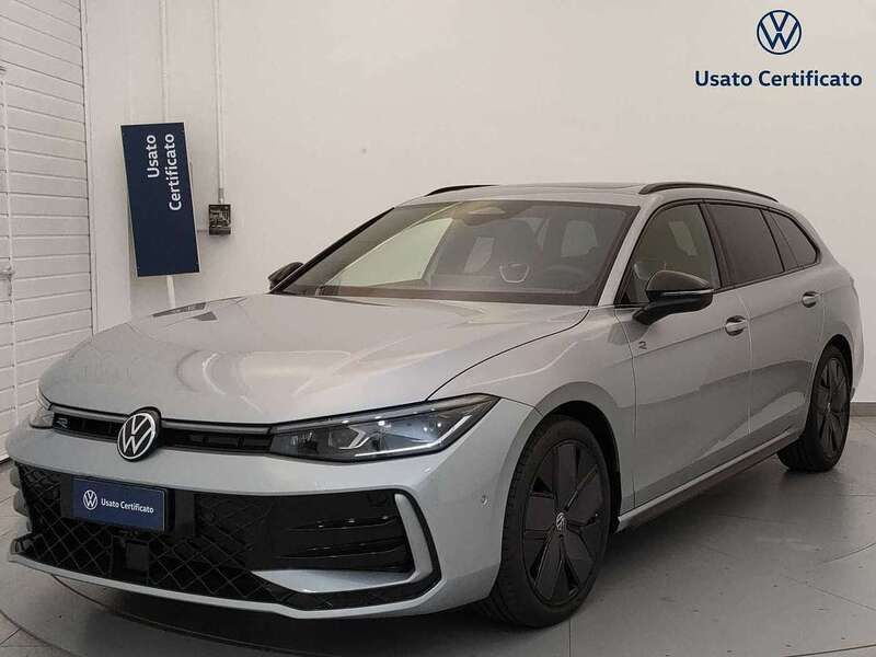 Dolomite silver Usata 2024 VW Passat R-line Station wagon | 44.900 € (Buon prezzo) - Immagine 1/4