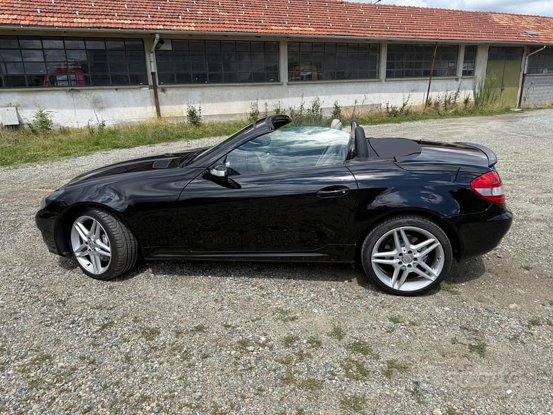Usata Mercedes SLK350 272 CV (200 kW) 2005 Nero Cabrio