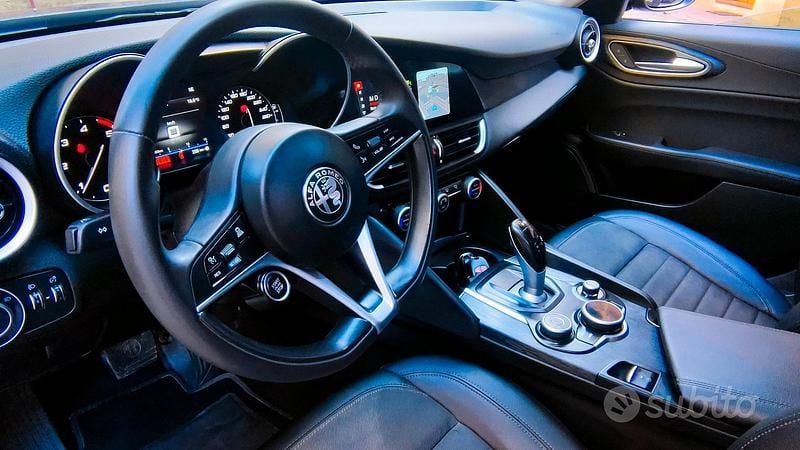 Usata Alfa Romeo Giulia Executive 160 CV (117 kW) 2019 Blu Berlina