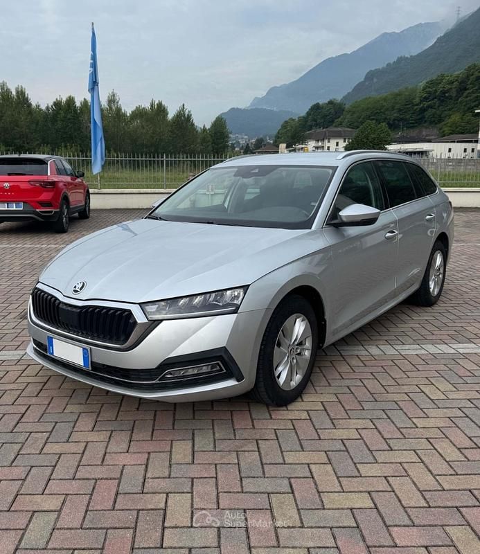 Usata Skoda Octavia Executive 116 CV (85 kW) 2024 Gray Station wagon