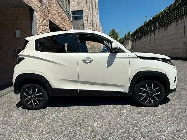 Usata Mahindra KUV100 83 CV (61 kW) 2021 Bianco SUV