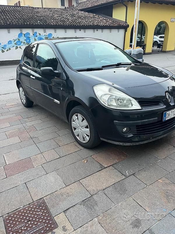 Usata 2007 Renault Clio II | 1500 € - Immagine 1/4