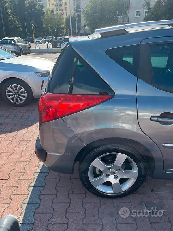 Usata Peugeot 207 92 CV (67 kW) 2011 Grigio Station wagon