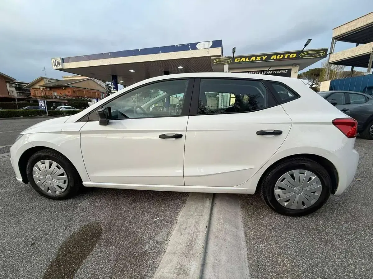 Usata Seat Ibiza Reference 90 CV (66 kW) 2019 Bianco pastello Utilitaria