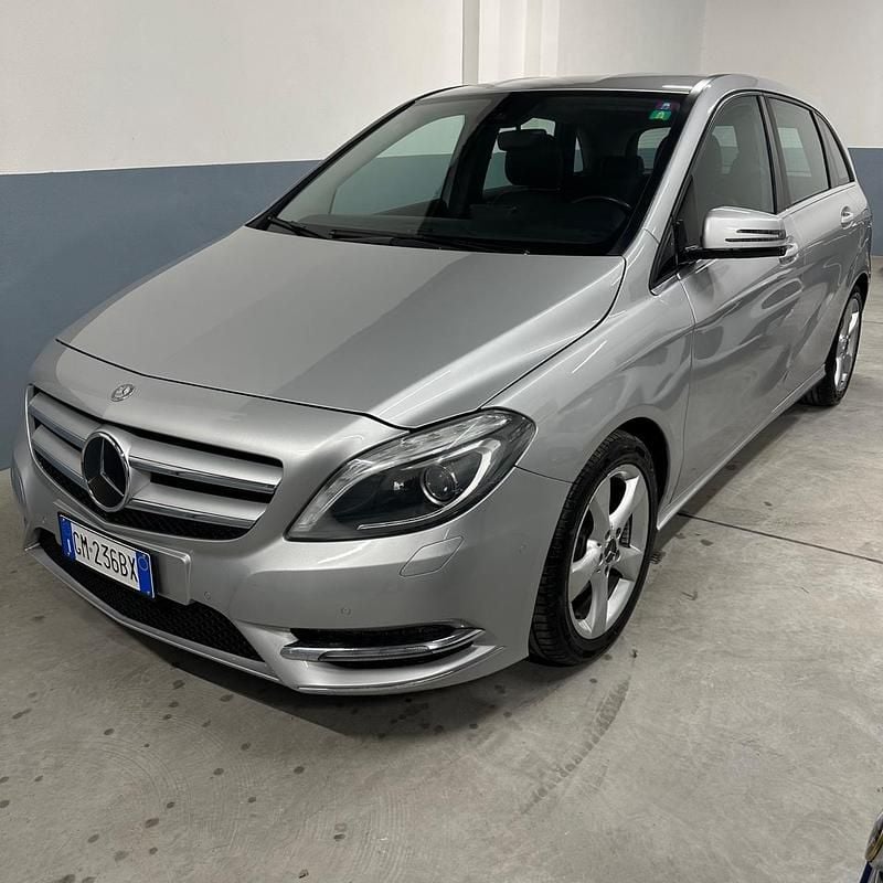 Argento Usata 2013 Mercedes B200 Premium Monovolume | 9900 € (Buon prezzo) - Immagine 1/4