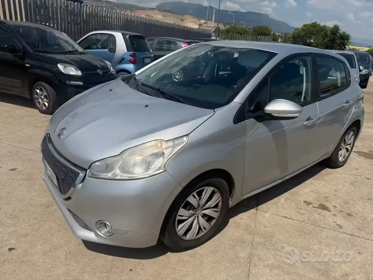 Usata Peugeot 208 Allure 92 CV (67 kW) 2014 Grigio Utilitaria