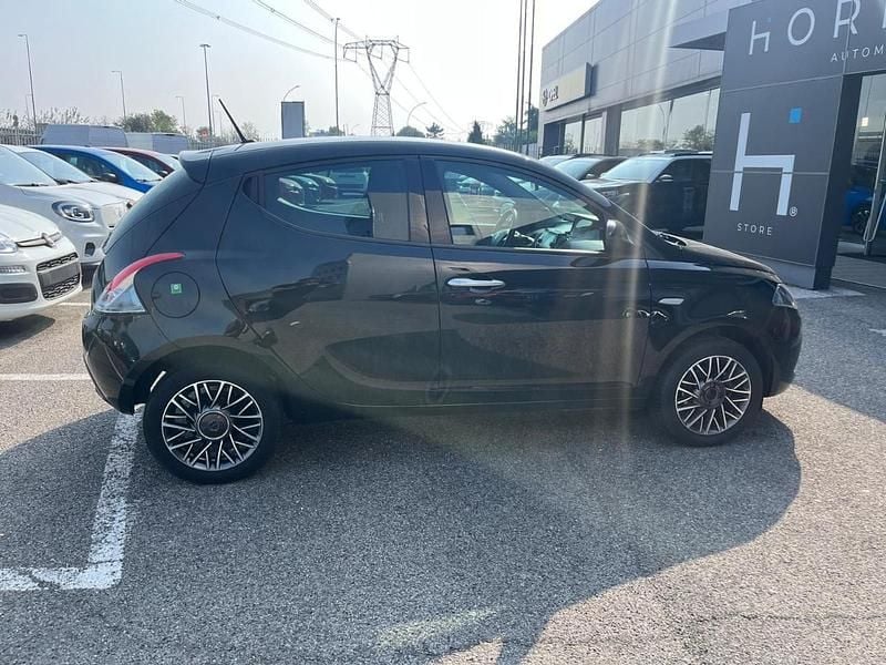 Usata Lancia Ypsilon Gold 69 CV (50 kW) 2023 Nero Utilitaria