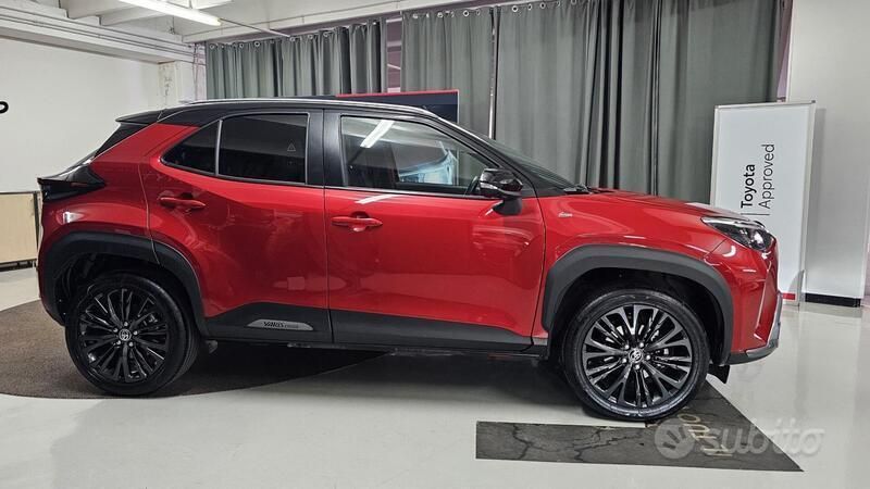 Usata Toyota Yaris Hybrid 92 CV (67 kW) 2021 Rosso Station wagon