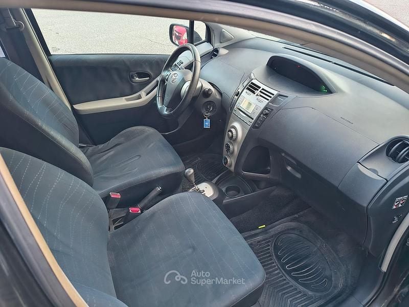 Begagnad Toyota Yaris 90 HK (66 kW) 2008 Svart Sedan