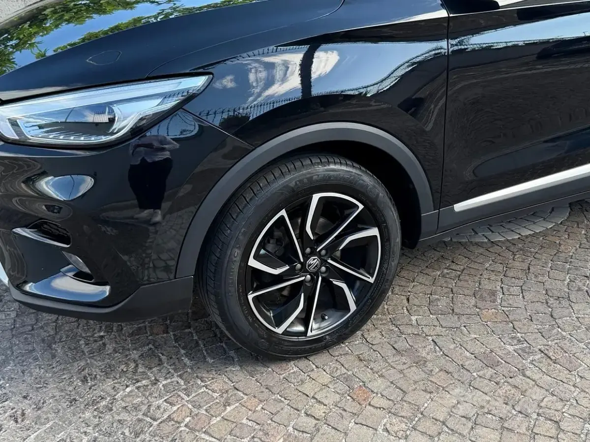 Usata MG ZS Luxury 111 CV (81 kW) 2023 Nero SUV